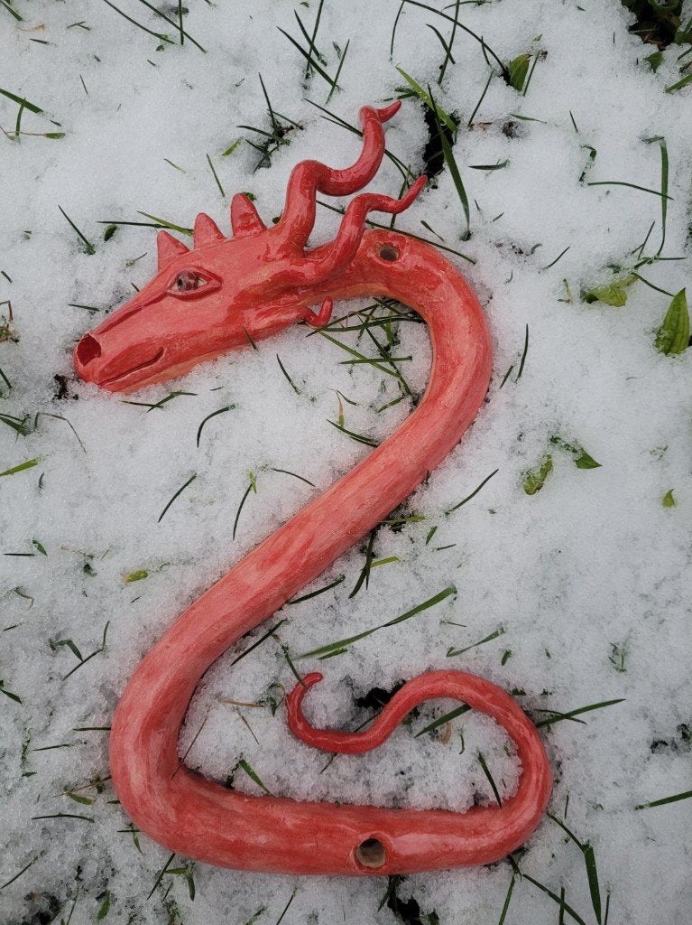 Huisnummer 2 in de vorm van een rode Vuur Draak., EaRoKo, Steen/keramiek, Nieuw, 15 cm