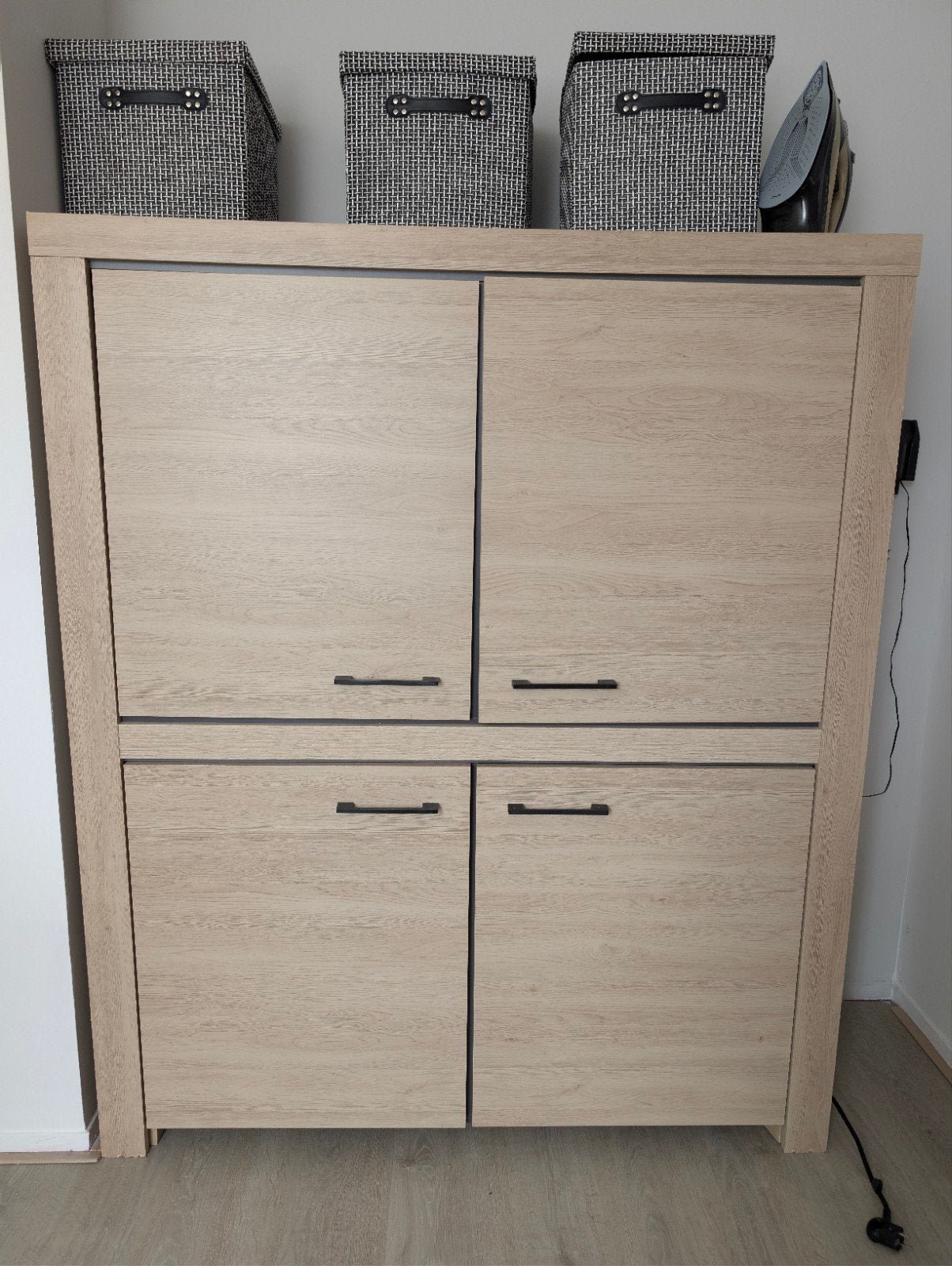 Licht eikenhouten kast met 4 deuren en planken, Ophalen, Met deur(en), 100 tot 150 cm, Zo goed als nieuw