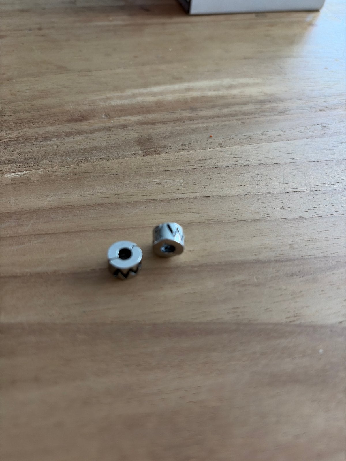 2 Pandora bedels/clips, Gebruikt, Pandora, Ophalen of Verzenden, 2 of 3 bedels