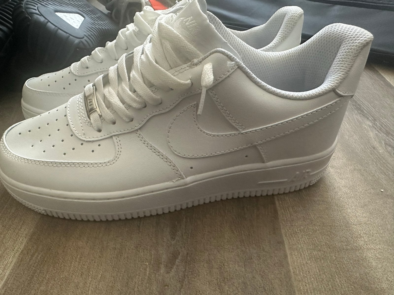 Nieuwe Nike Air Force 1 - Klassieke Witte Sneakers, Kleding | Dames, Schoenen, Ophalen of Verzenden, Nieuw, Wit, Sneakers of Gympen