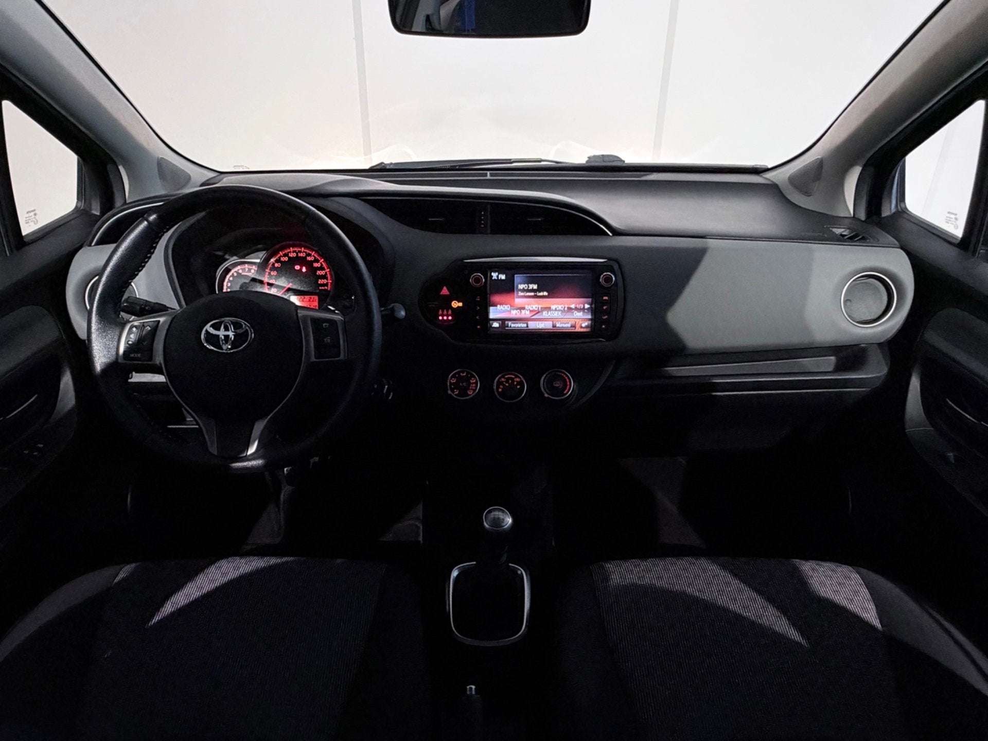 Toyota Yaris 1.3 VVT-i Aspiration /Airco/Elek.Pakket/Camera/, Stof, Gebruikt, Euro 6, 4 cilinders