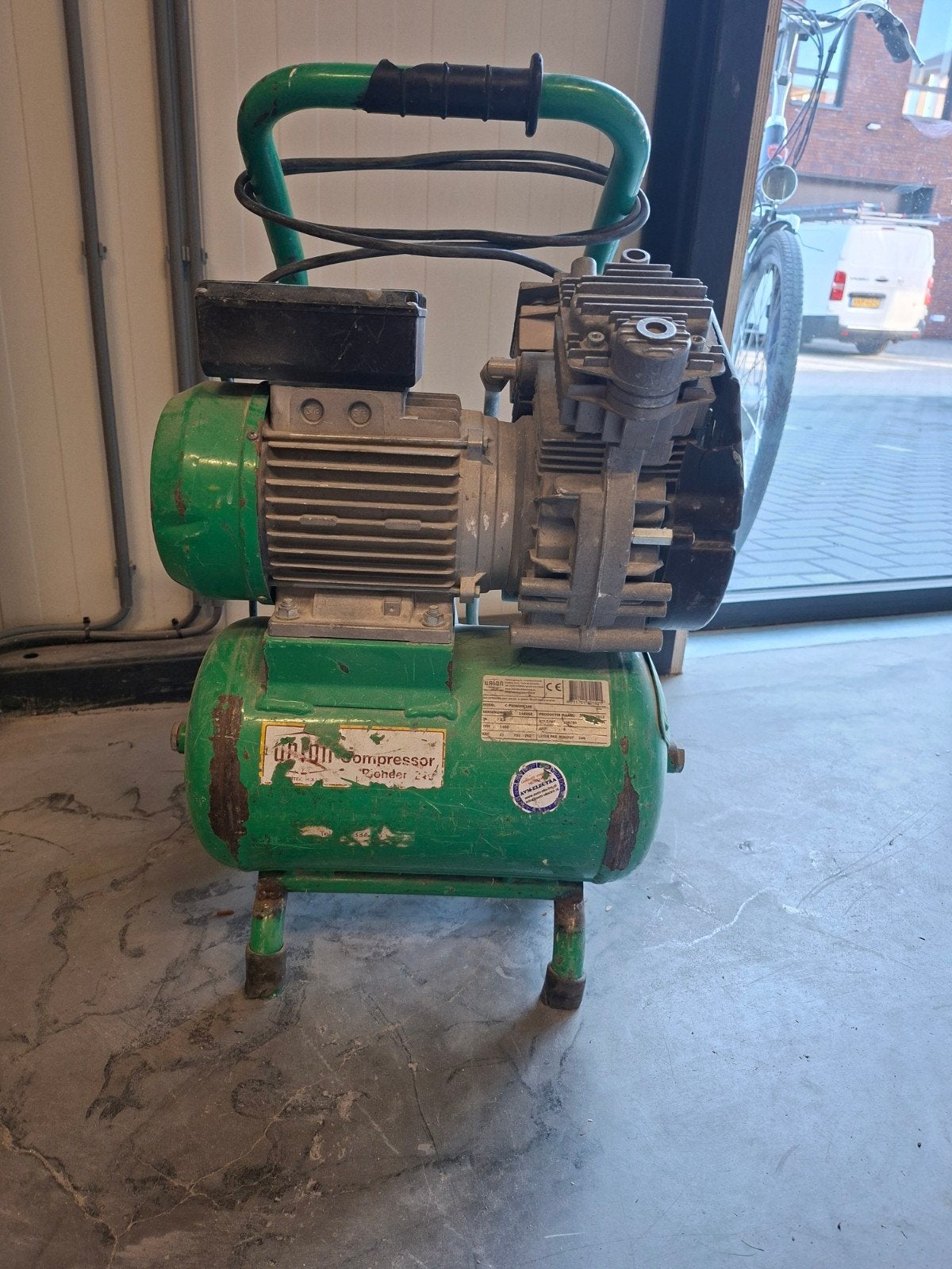 Union C-Pioneer 240 compressor ( defect ), Doe-het-zelf en Verbouw, 100 liter of meer, Ophalen, Gebruikt, 200 tot 400 liter/min
