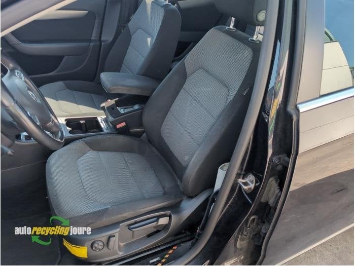 Stoel links van een Volkswagen Passat, Auto-onderdelen, Interieur en Bekleding, Gebruikt, -, Volkswagen, -