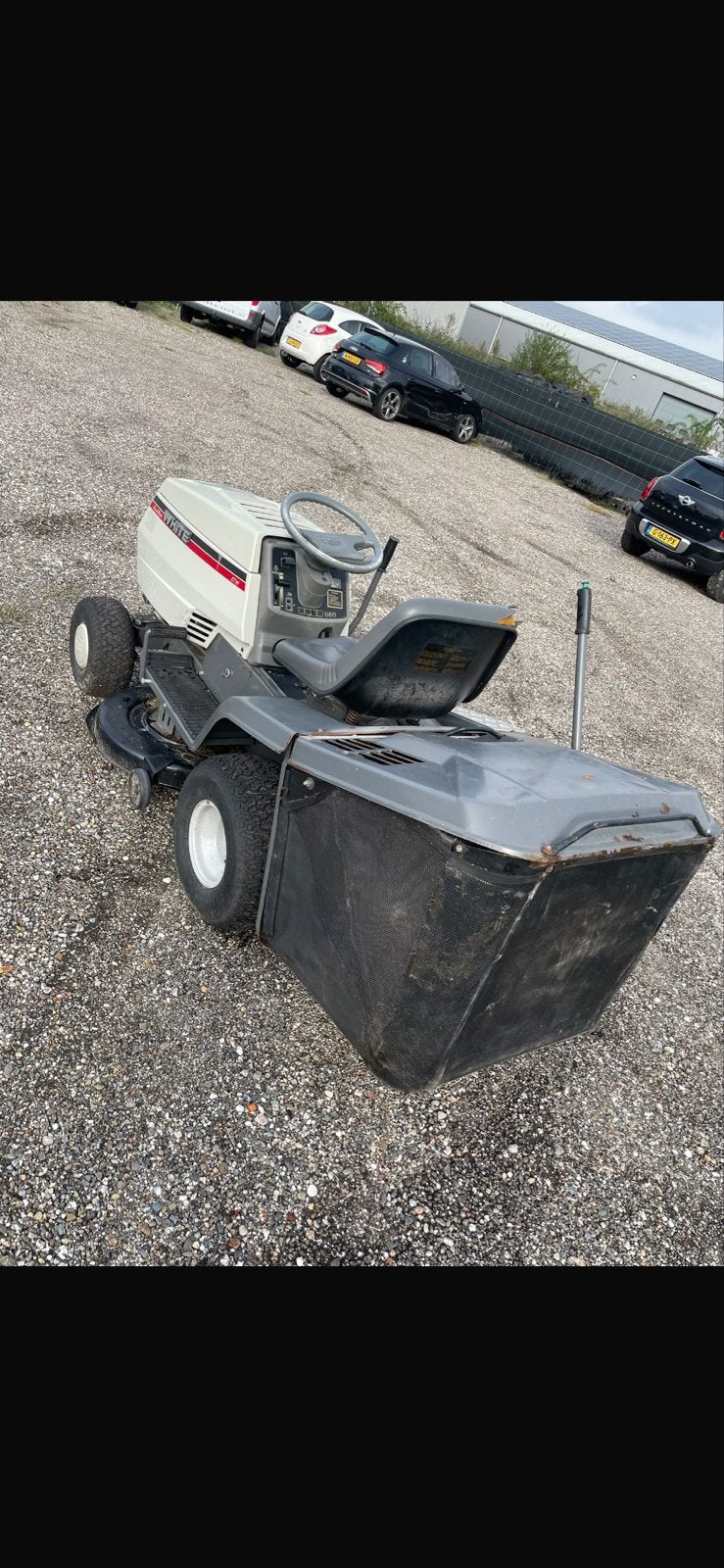 Foto 4 van White zitmaaier - Krachtige grasmaaier met opvangbak