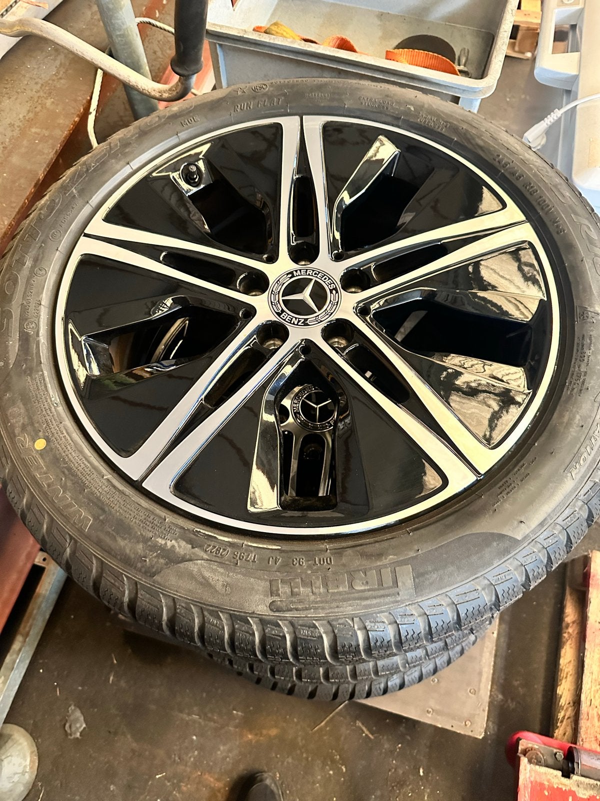 Originele Mercedes velgen met winterbanden 245/45 R18, Auto-onderdelen, Banden en Velgen, Ophalen, 18 inch, Origineel, Nieuw