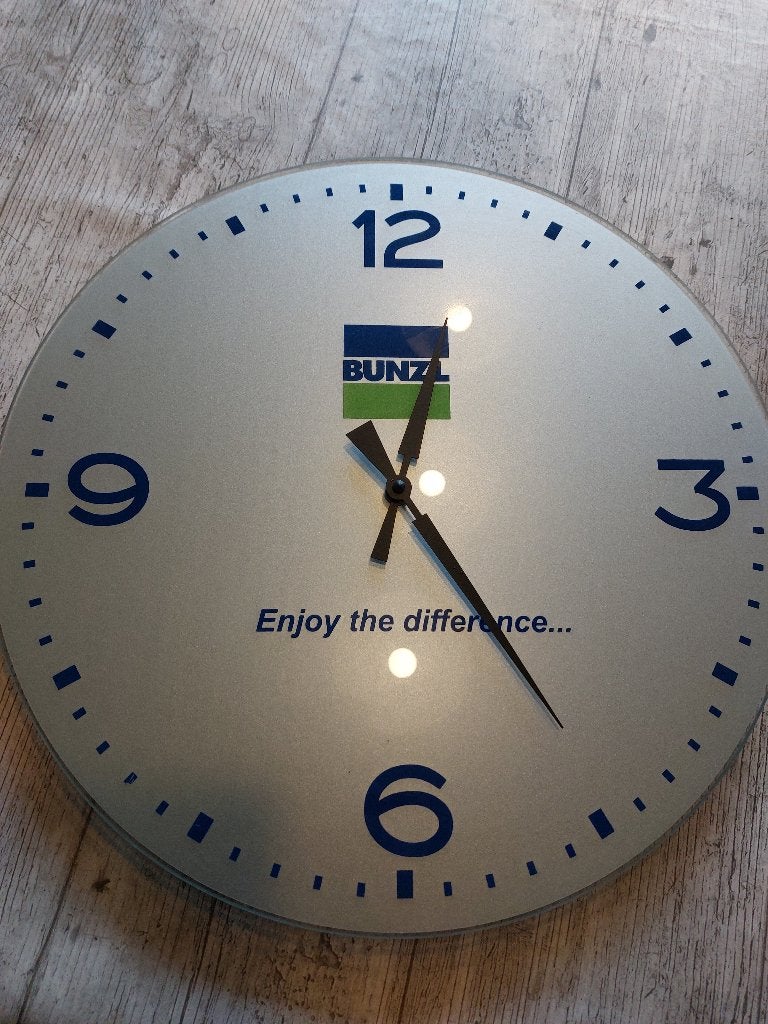 Klok van Bunzl. Reclame object, Verzamelen, Merken en Reclamevoorwerpen, Ophalen, Reclamebord