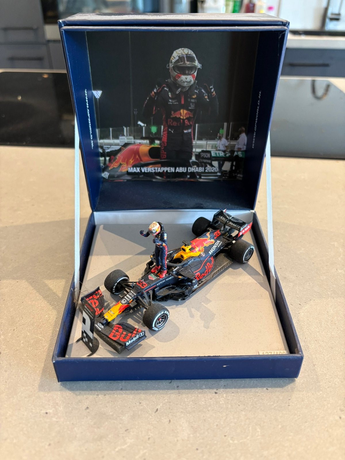 Max verstappen overwinning abu dhabi 2020, Verzamelen, Automerken, Motoren en Formule 1, Ophalen of Verzenden, Zo goed als nieuw