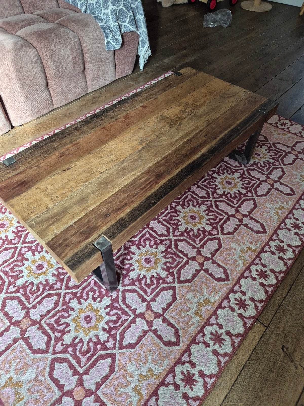 Robuuste salontafel van massief hout met metalen poten, Huis en Inrichting, Gebruikt, 100 tot 150 cm, 50 tot 100 cm, Industrieel, Rustiek