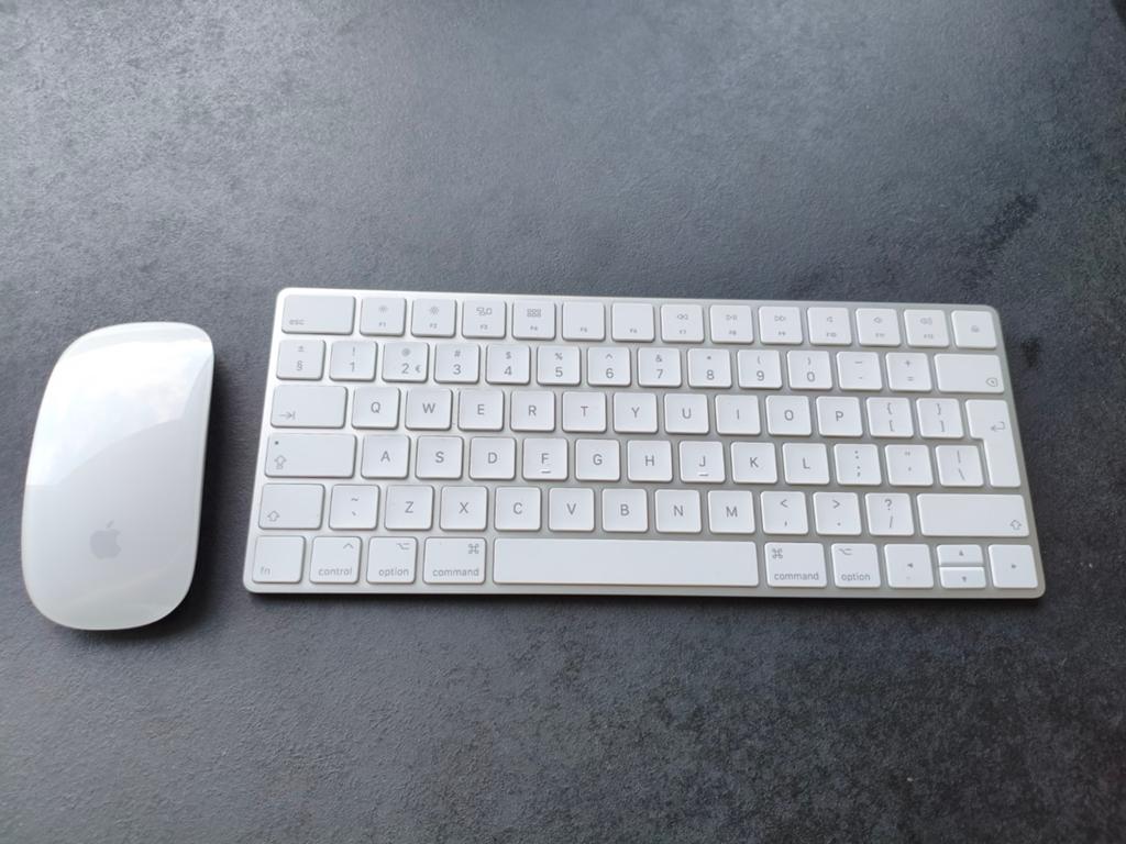 Apple Magic Keyboard en Magic Mouse - Draadloos, Computers en Software, Toetsenborden, Zo goed als nieuw, Qwerty, Draadloos, Toetsenbord en muis-set