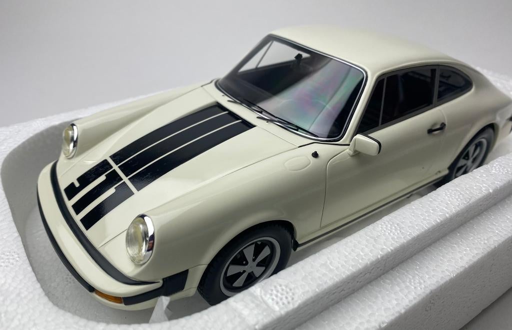 JSN Schuco Pro18 1:18 Porsche 911 coupé (1977), wit, resin, Hobby en Vrije tijd, Modelauto's | 1:18, Overige merken, -, Nieuw