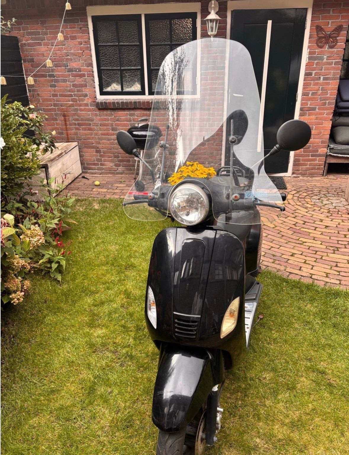 Zwarte scooter, Fietsen en Brommers, Ophalen, Gebruikt, Benzine, Overige merken