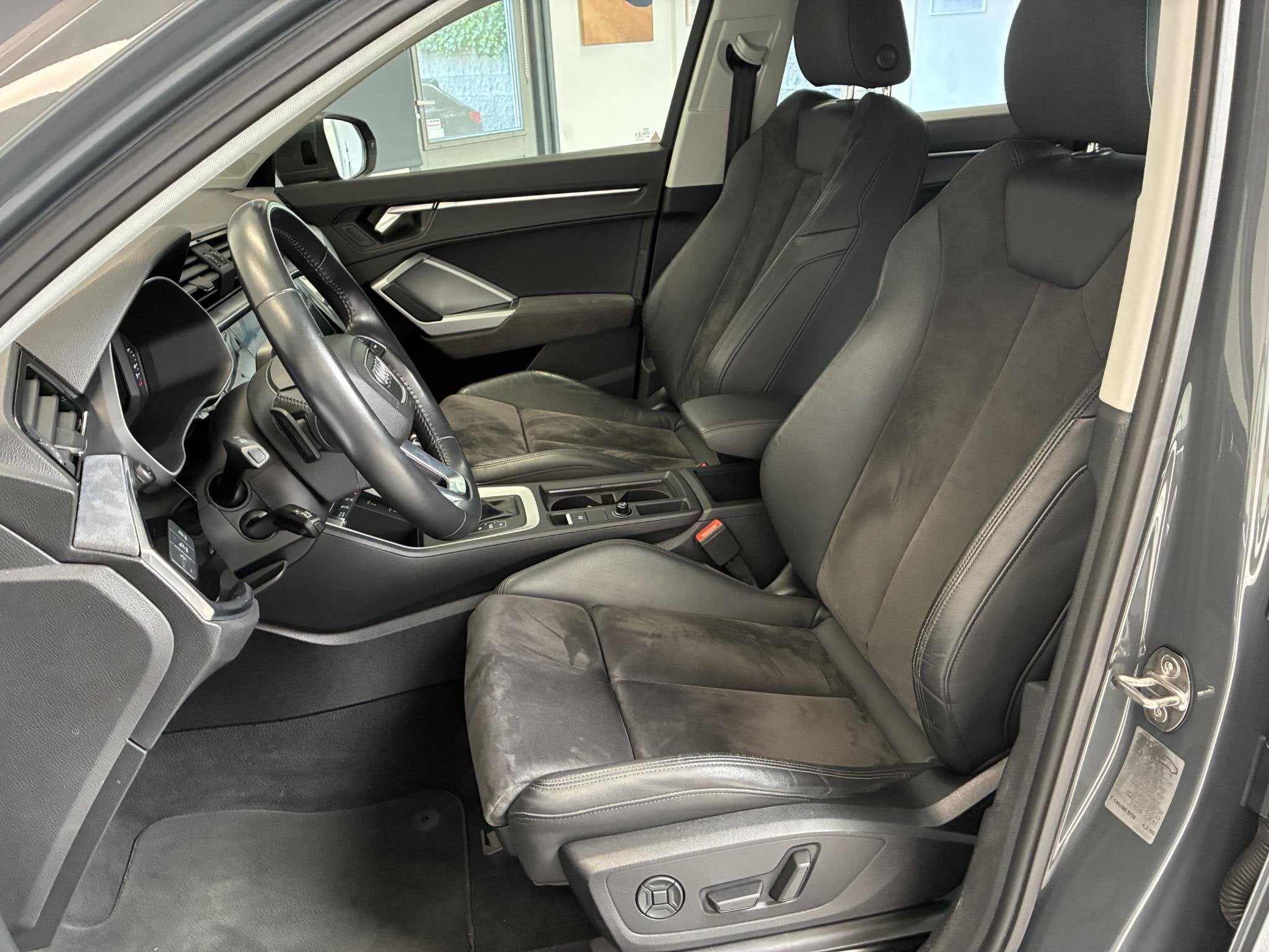 Audi Q3 35 TFSI Pro Line | MATRIX | ALCANTARA | CARPLAY |, Auto's, 4 cilinders, Bedrijf, 1470 kg, Automatische klimaatregeling
