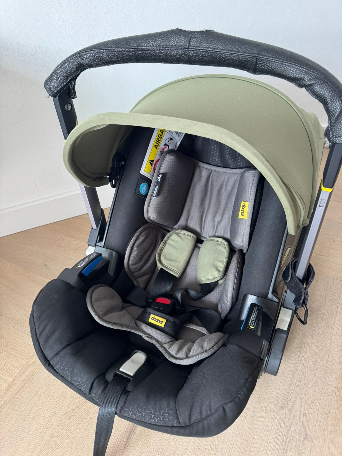 DOONA AUTOSTOEL/kinderwagen twv 600€, Kinderen en Baby's, Overige merken, Autogordel, Ophalen of Verzenden, Zo goed als nieuw