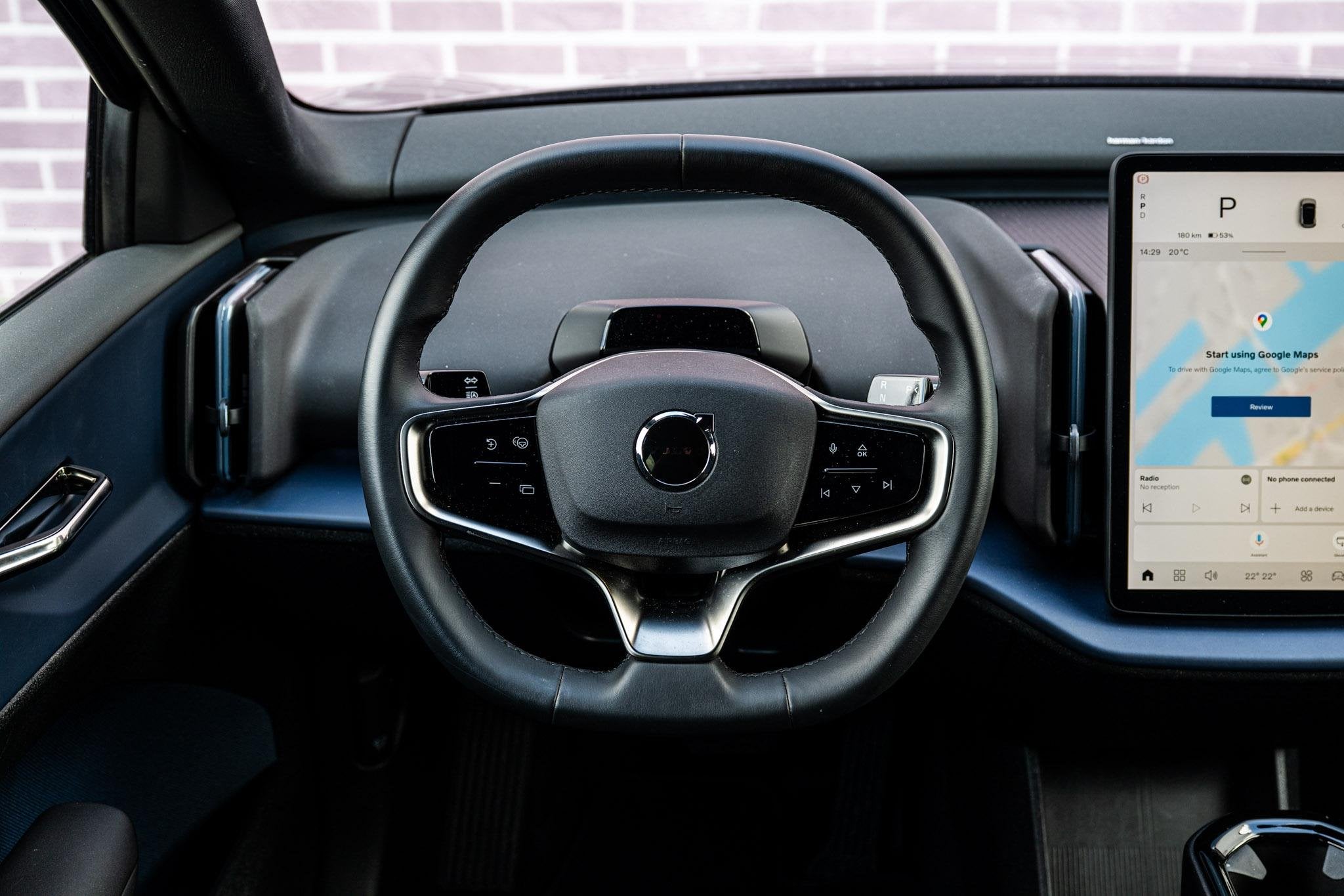 Volvo EX30 Twin Motor Performance AWD 69 kWh Plus | Harman K, Auto's, Gebruikt, Leder en Stof, Zwart, Vierwielaandrijving