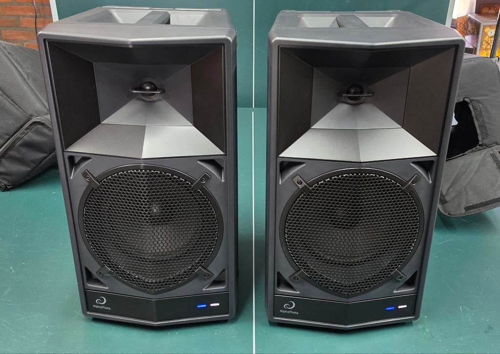 2x Alphatheta Wave Eight met orginele hoezen., Ophalen, Zo goed als nieuw, Minder dan 500 watt, Overige typen