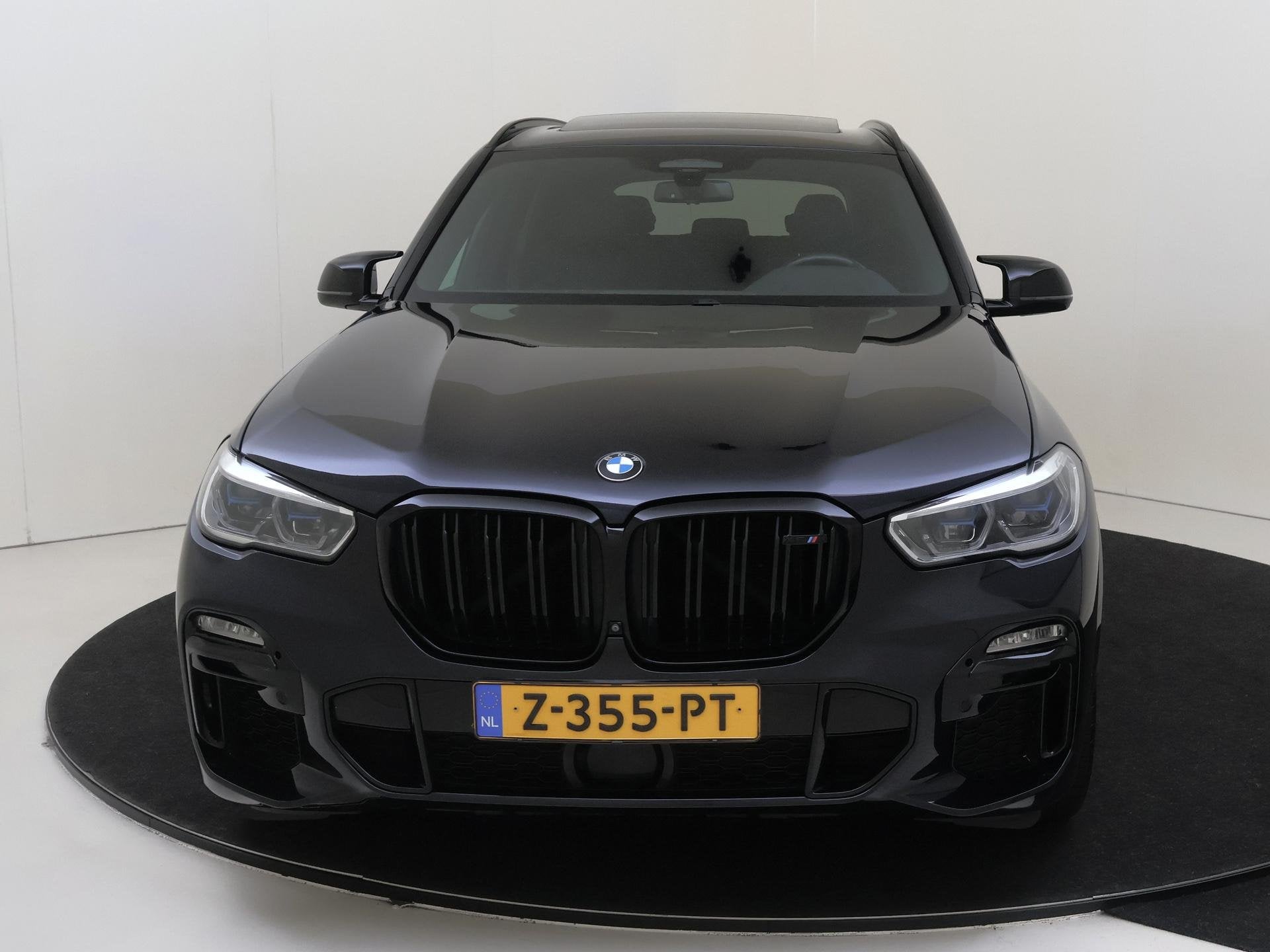 BMW X5 M50i High Executive 531 PK | airco automatisch | Appl, Automaat, Gebruikt, 4395 cc, Zwart