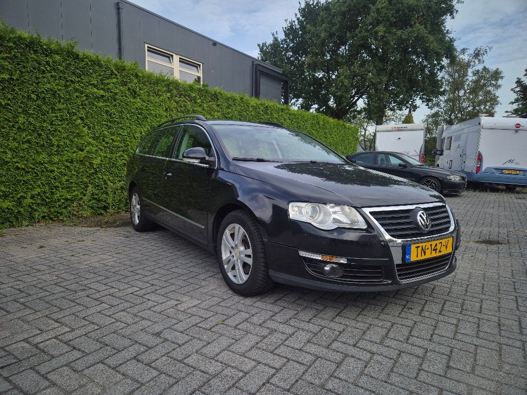 Volkswagen Passat 1.8 Automaat 2009, Stof, Parkeersensor, Zwart, 4 cilinders