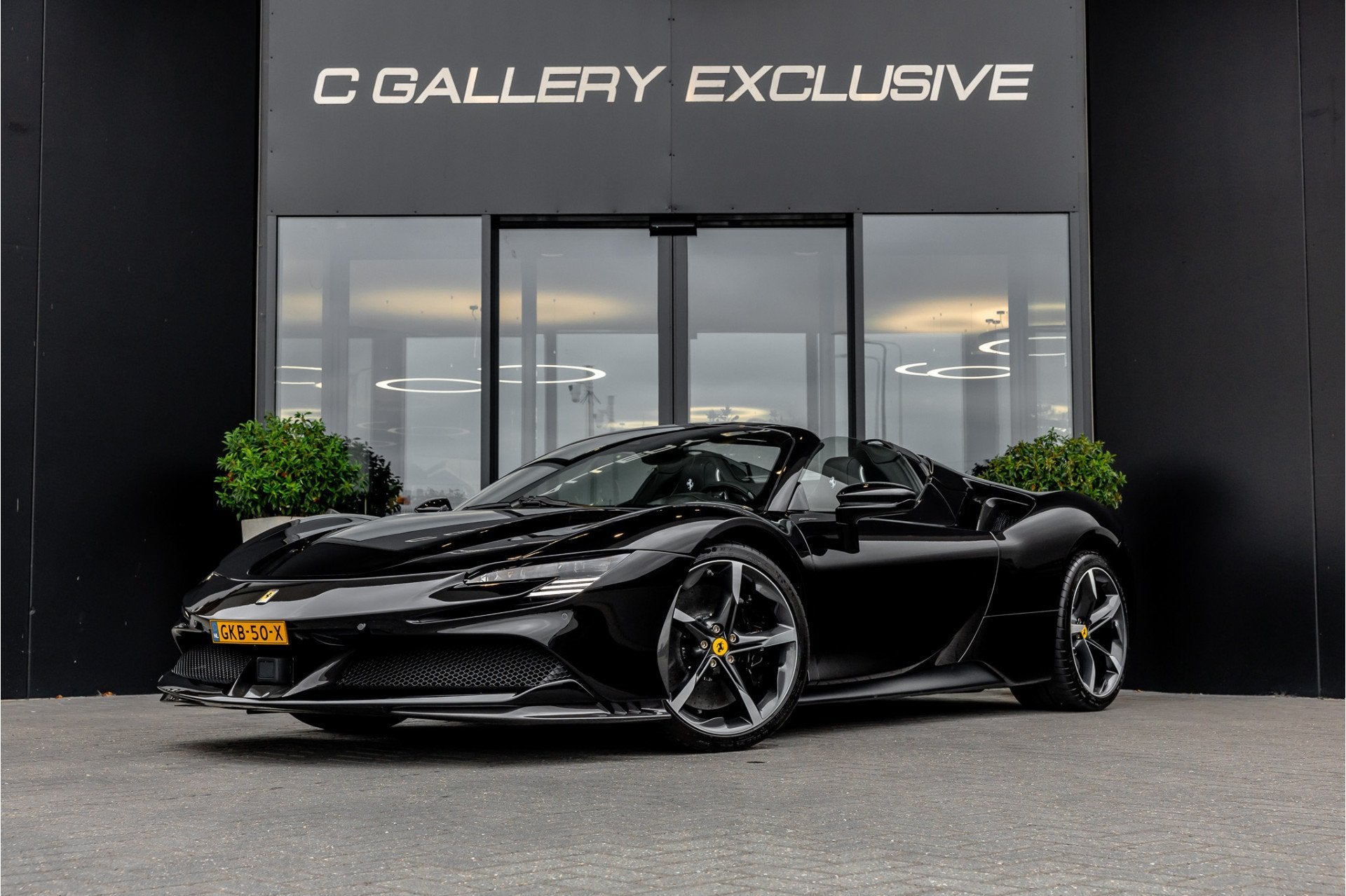 Ferrari SF90 Spider 4.0 V8 - Nieuwe Auto | Origineel NL | Li, Auto's, Ferrari, Automaat, Cabriolet, Zwart, Bedrijf