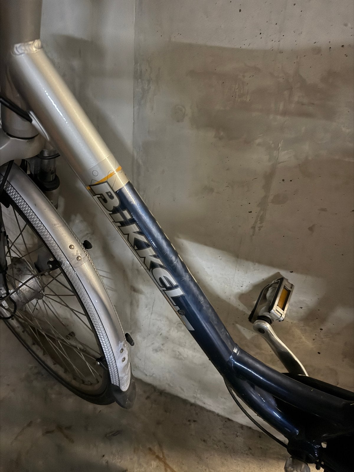 Gebruikte Stella Bikkel elektrische fiets met fietstassen, Ophalen, Gebruikt, Minder dan 30 km per accu, Overige merken