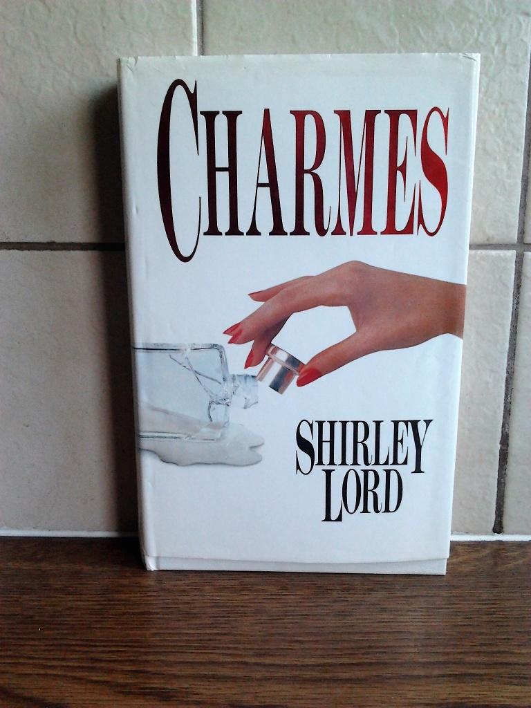 Charmes - shirley lord hardkaft boek, Ophalen of Verzenden, Gelezen