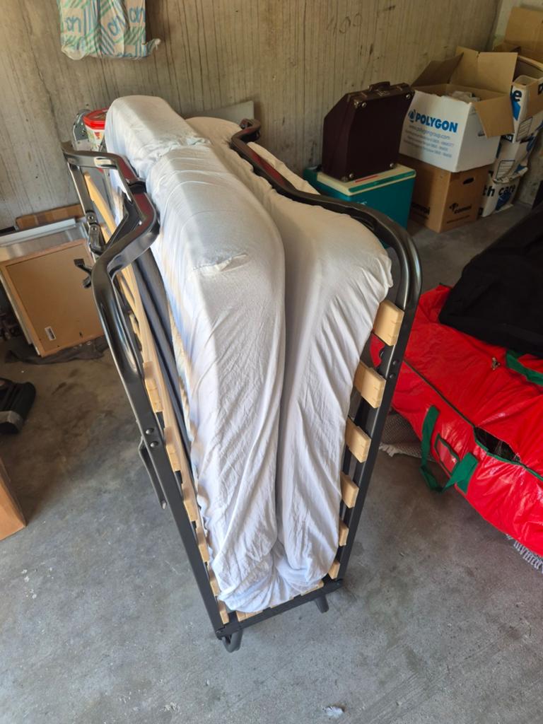 Eenpersoons opklapbed / logeerbed 200x90 cm, Gebruikt, 90 cm, Eenpersoons, Zwart