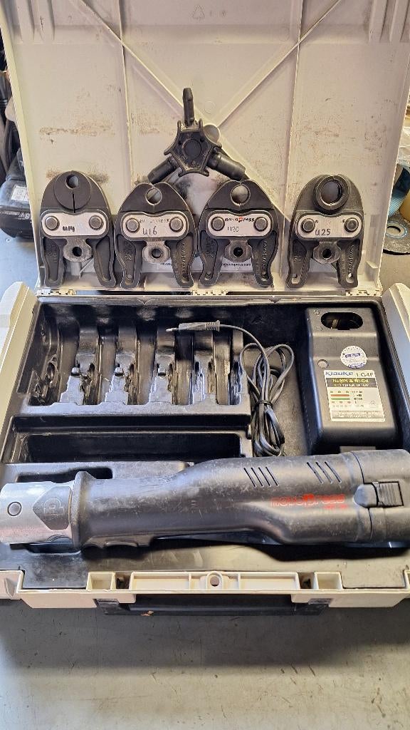 Novopress Accu perstang AFP101 pers tang persapparaat, Auto diversen, Autogereedschap, Gebruikt, ., Ophalen of Verzenden, .