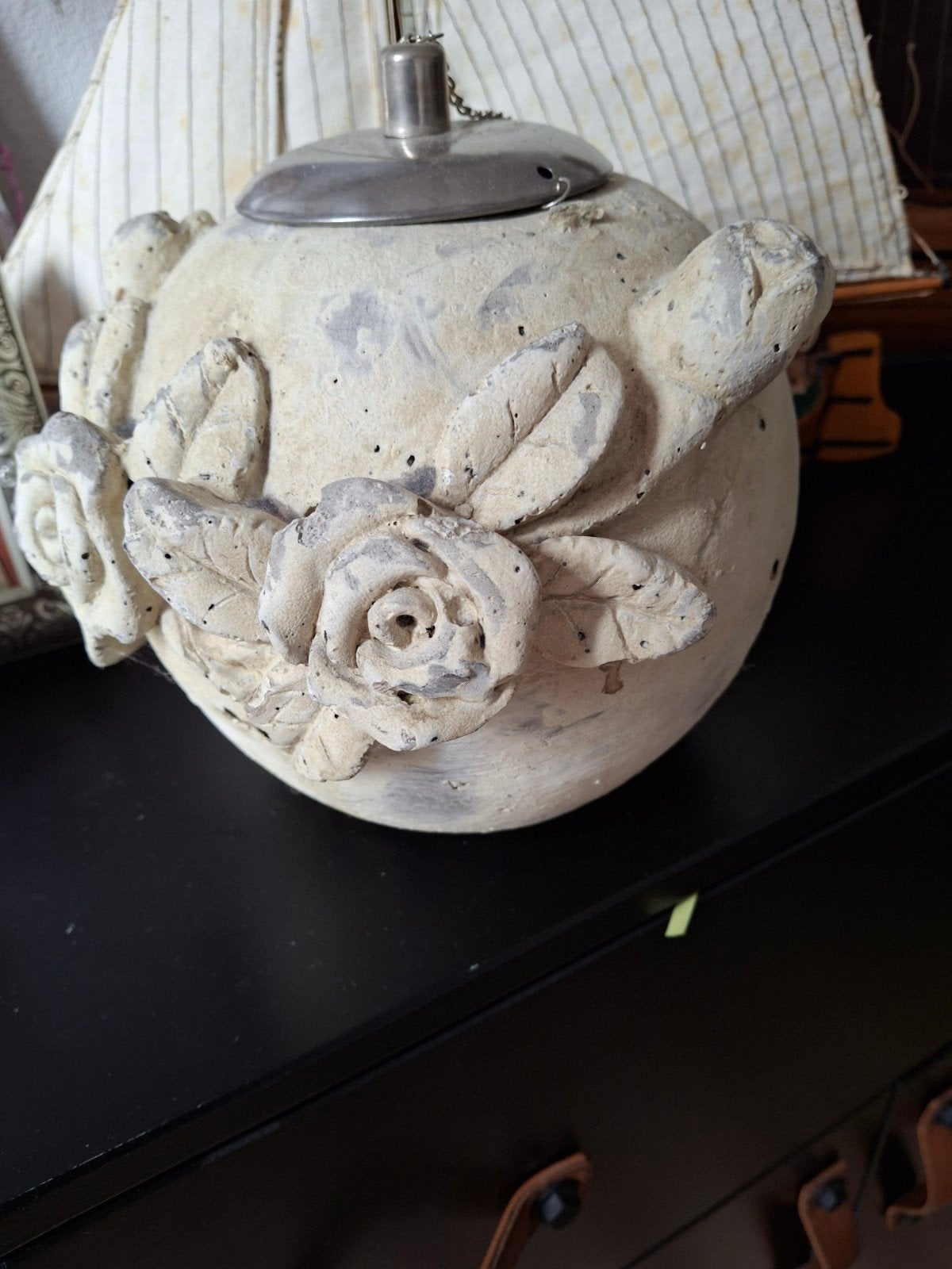 Prachtige olielamp , beton-look bol met bloemdecoratie, Ophalen