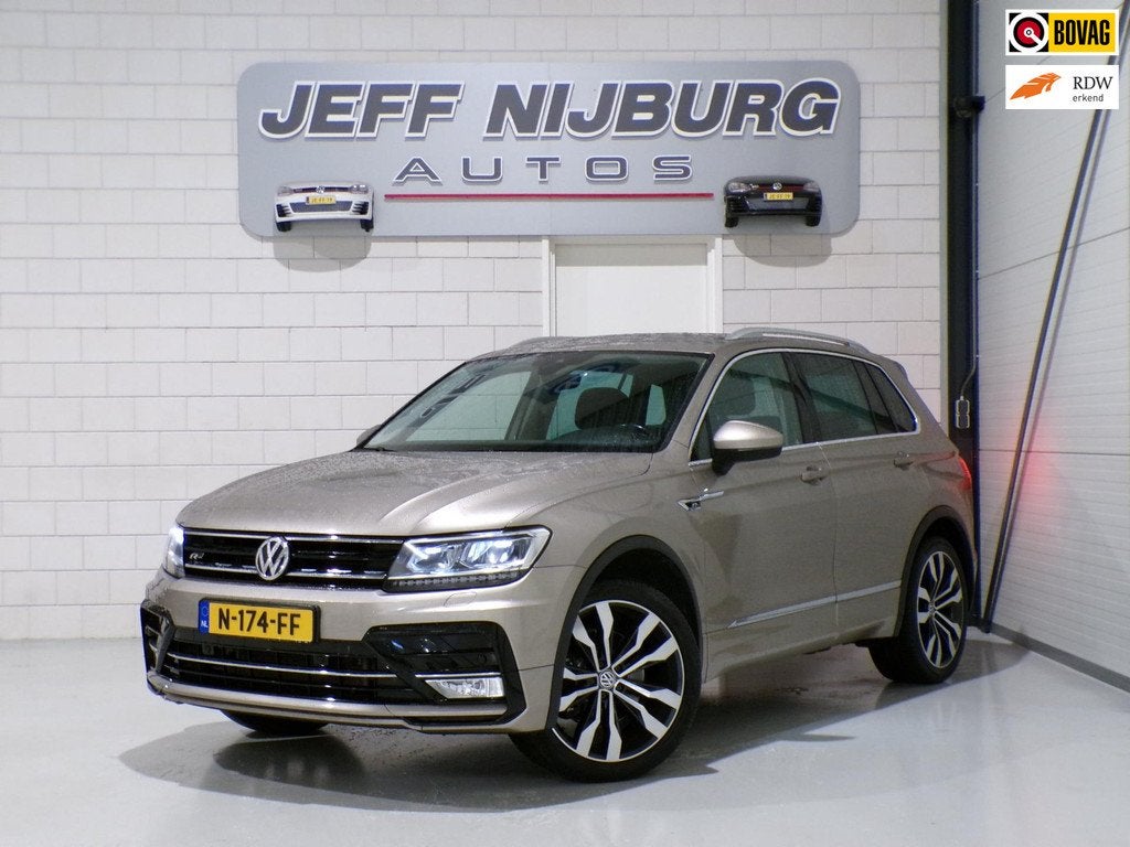 Volkswagen Tiguan 2.0 TSI DSG 220PK 4Motion Highline R-Line, Auto's, Gebruikt, Euro 6, 4 cilinders, Bedrijf