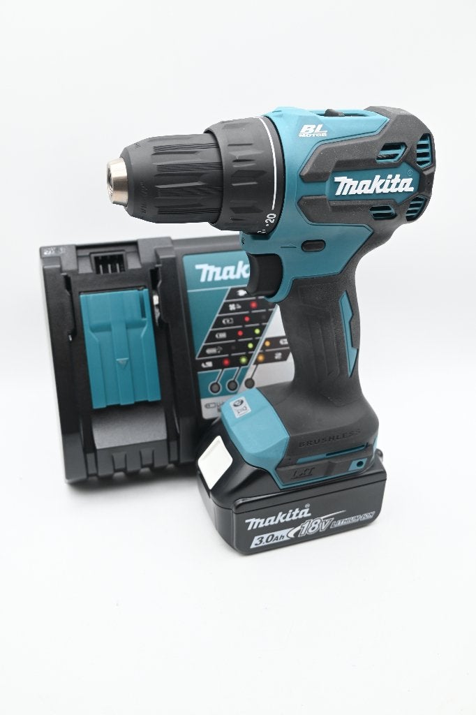 Makita DF490 Schroetol met 1 accu 3AH 18V en lader, Gebruikt, Makita, Ophalen of Verzenden, Niet gespecificeerd