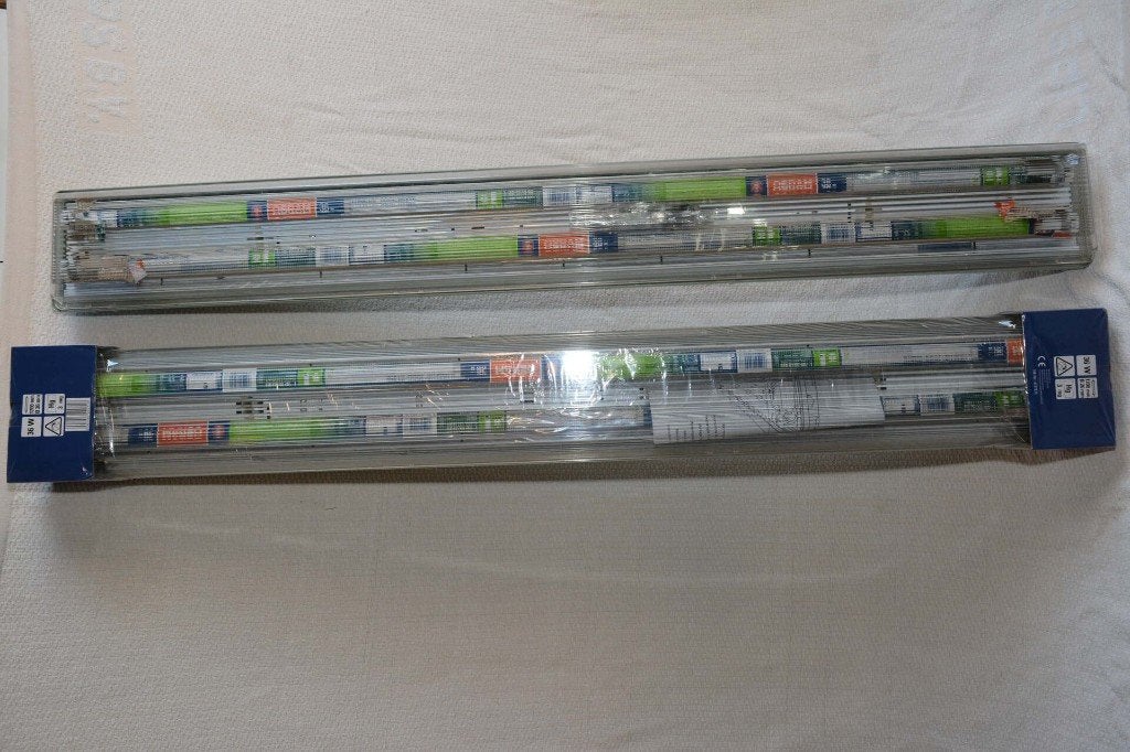Nieuw 2 stof- en watervaste TL armaturen met 4 TL buizen, Ophalen, Nieuw, Minder dan 50 watt, Lamp met armatuur