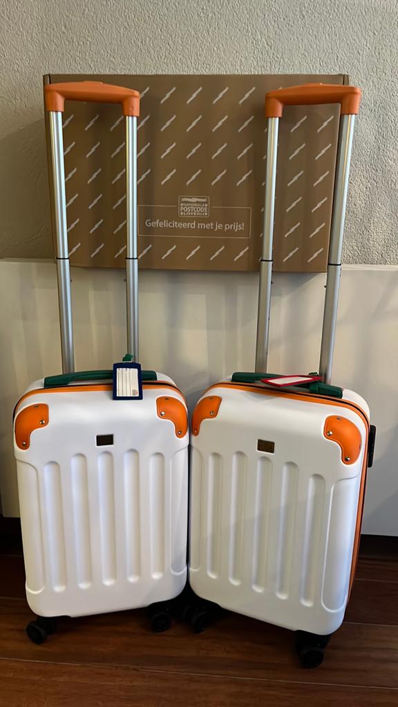 Koffers, 2 stuks postcode loterij nieuw, Sieraden, Tassen en Uiterlijk, Koffers, Wieltjes, 50 tot 60 cm, Hard kunststof, Verzenden