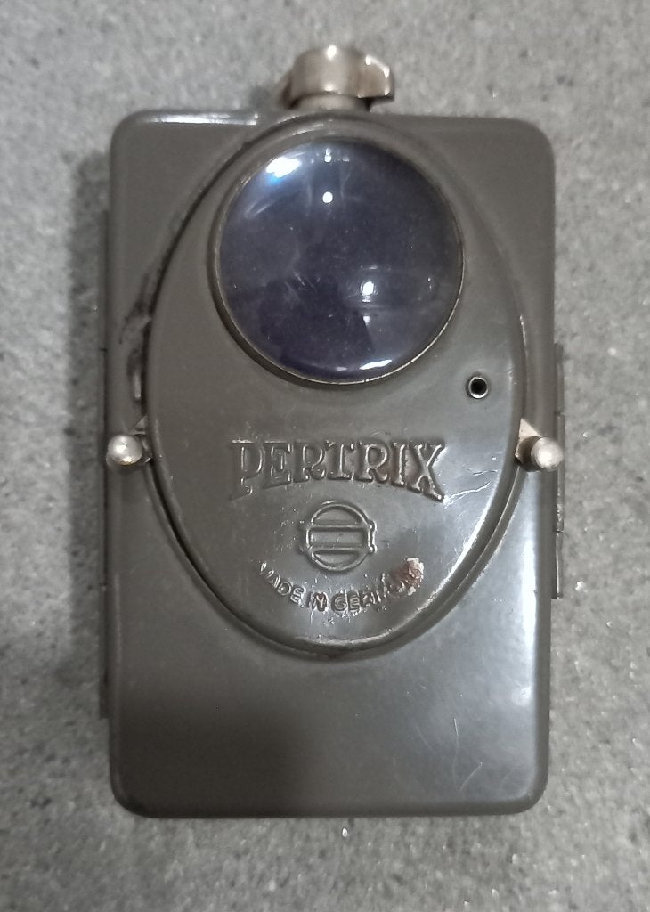 Pertrix 667 militaire zaklamp, Verzamelen, Ophalen of Verzenden, Landmacht, Nederland, Boek of Tijdschrift