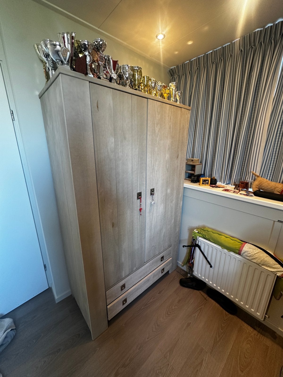 Steigerhouten: kledingkast, ladekast en bureau met kastje, Ophalen, 100 tot 150 cm, Zo goed als nieuw, Met lade(s)