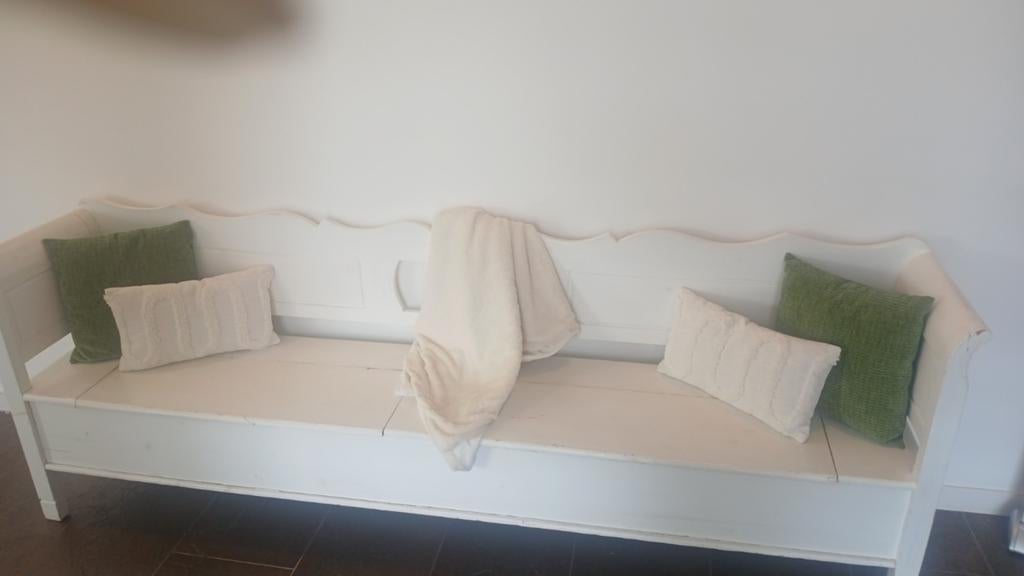 Wit houten bankje met opbergruimte, Gebruikt, Minder dan 75 cm, Driepersoons, Ophalen of Verzenden