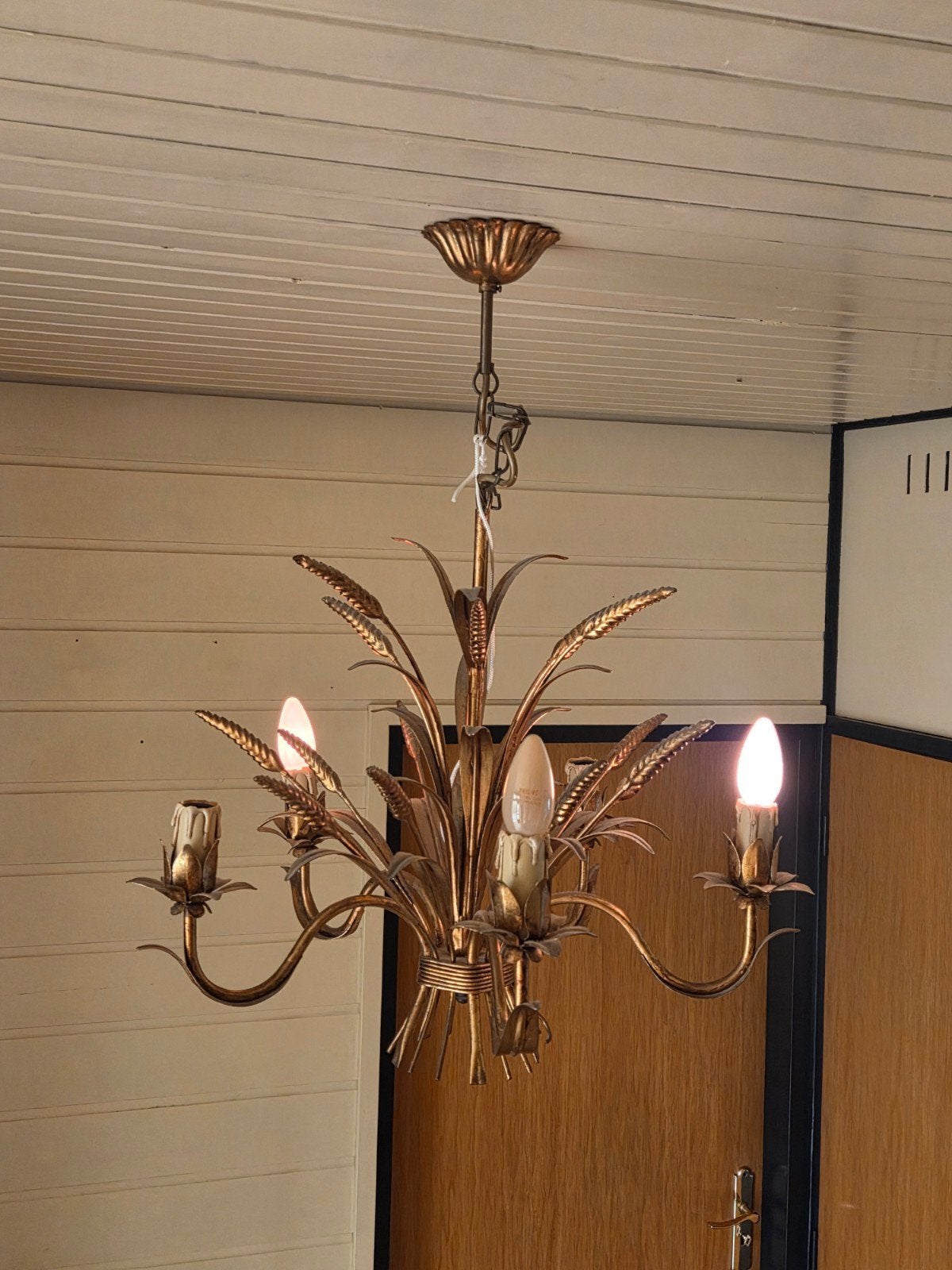 Vintage gouden kroonluchter met korenaren design, Huis en Inrichting, Lampen | Hanglampen, Vintage, Klassiek, Landelijk, Gebruikt