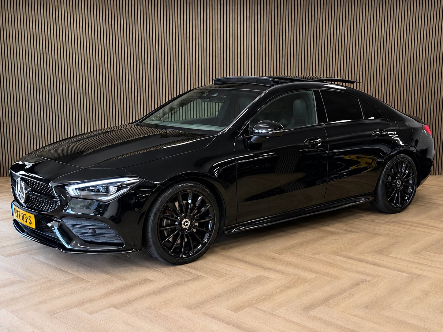 Mercedes-Benz CLA-klasse 220 AMG Premium+ Pano|Burmester|Mem, Auto's, Zwart, Zwart, 75 €/maand, Particulier