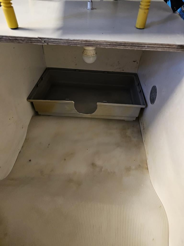Broedmachine met opfokbakken en moederkip, Ophalen, Broedmachine
