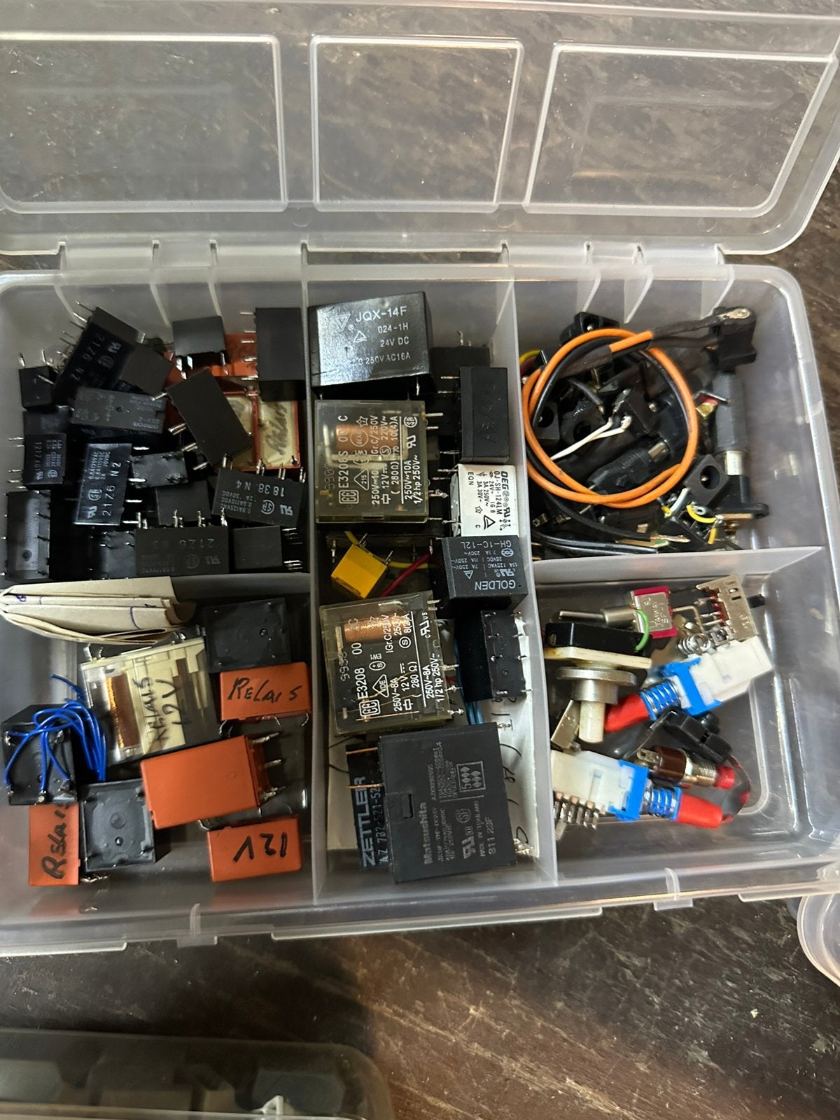 Mooie partij elektronica onderdelen relais, schakelaars), Ophalen, Zo goed als nieuw