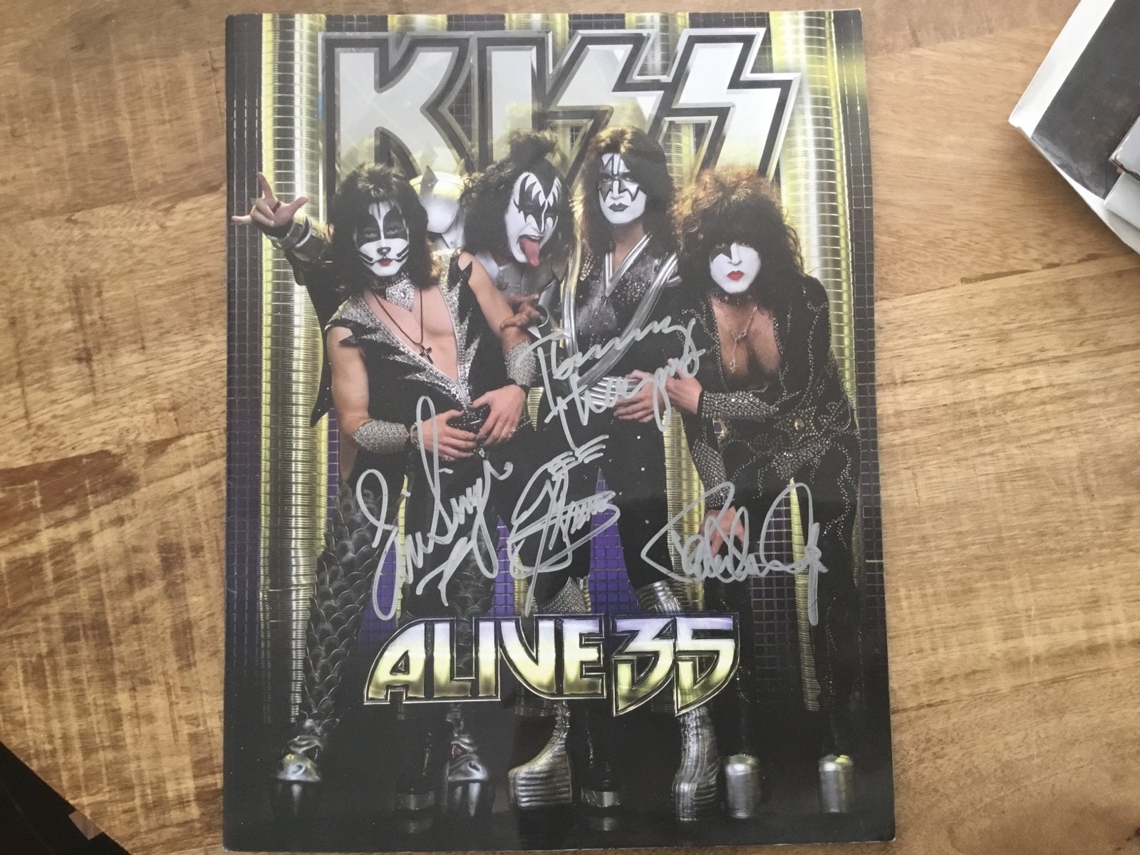 KISS Alive 35 Boek - Jubileumeditie, Ophalen of Verzenden, Zo goed als nieuw, Boek, Tijdschrift of Artikel