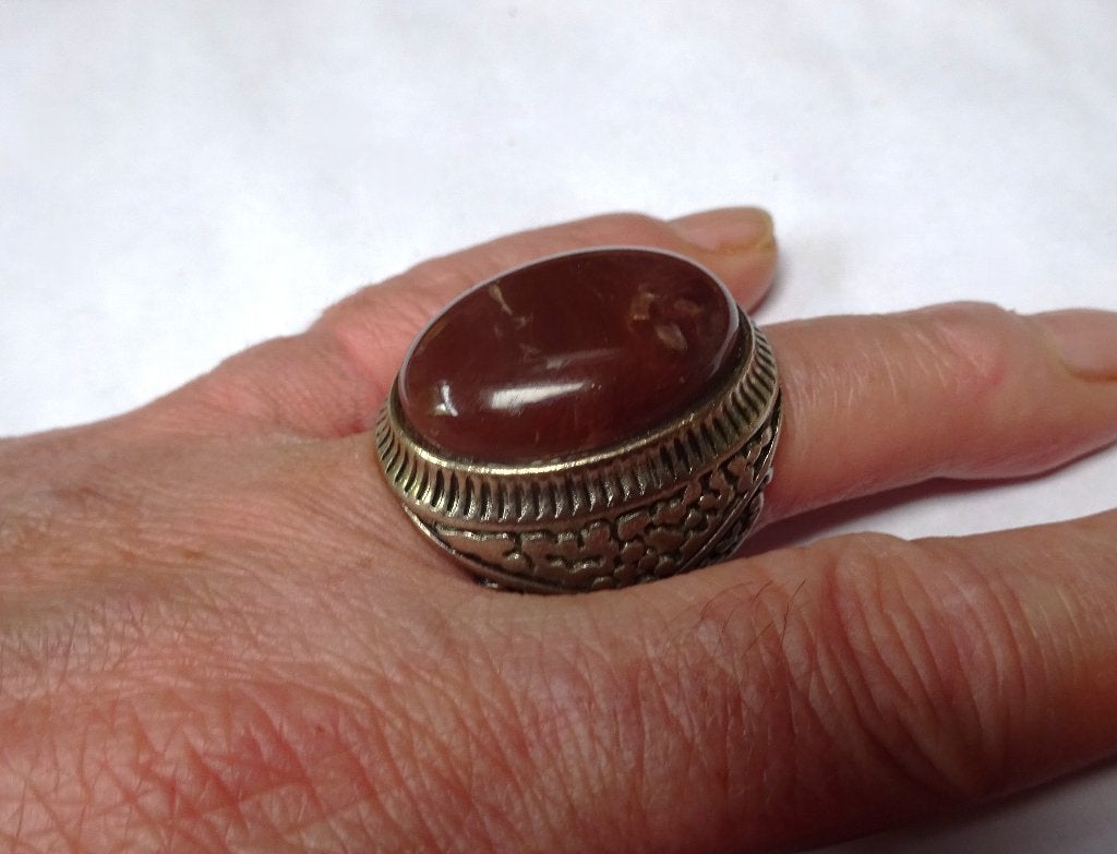 Robuste zilverkleurige ring ovaal iets gemarmerde rode agaat, Gebruikt, 17 tot 18, Met edelsteen, Dame