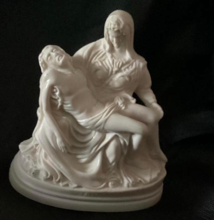 Piëta puntgaaf van Polyresin,gesigneerd, Ophalen of Verzenden