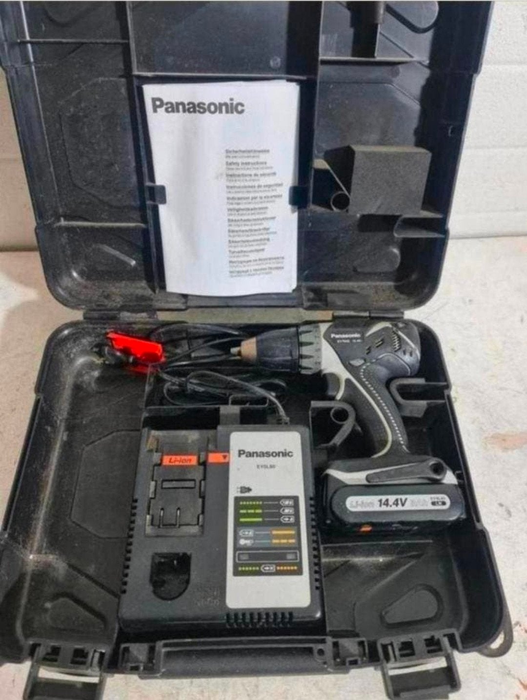Panasonic accu schroefboormachine set
Werkt goed, Ophalen of Verzenden, Panasonic, N.v.t, N.v.t