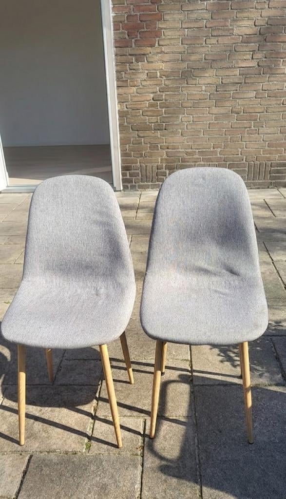 2 grijze eetkamerstoelen met metalen poten houtlook, Huis en Inrichting, Stoelen, Ophalen of Verzenden