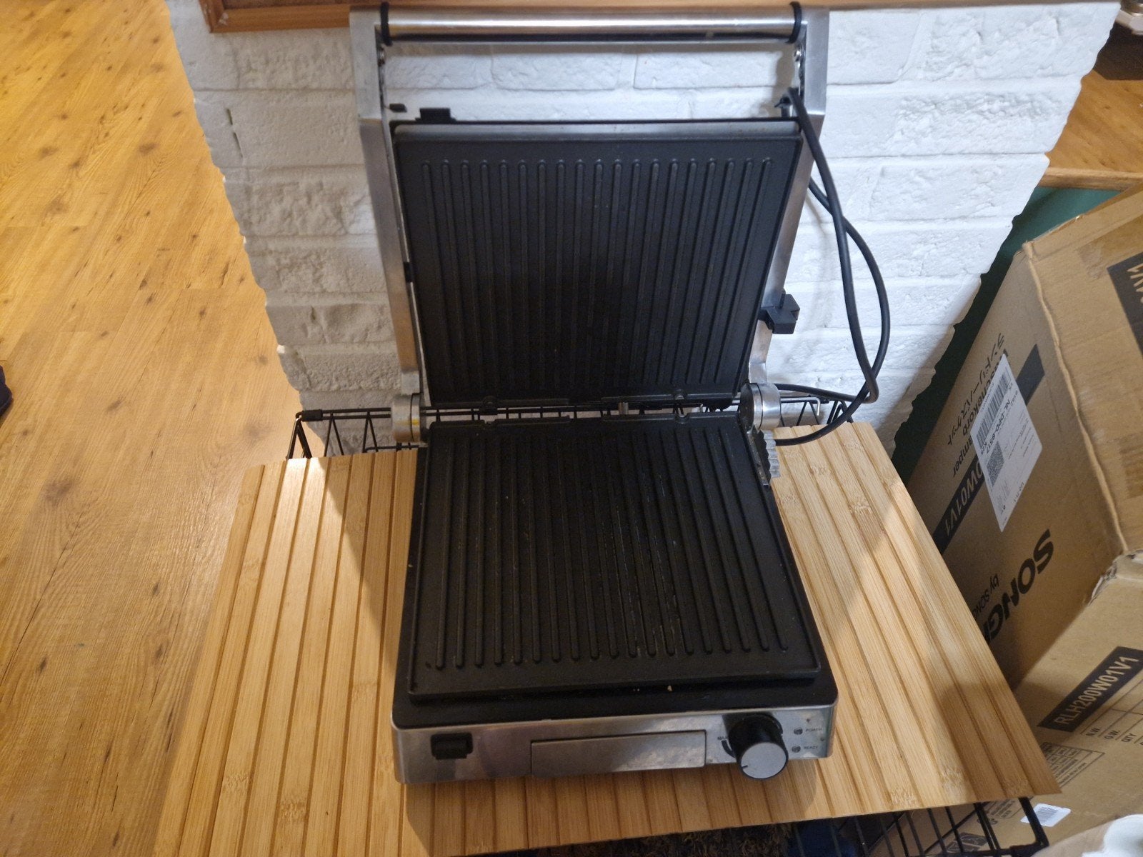 Sandwichmaker & Grill - Plat te openen, vaatwasserbestendig, Witgoed en Apparatuur, Grillplaten, Ophalen, Vaatwasmachinebestendig