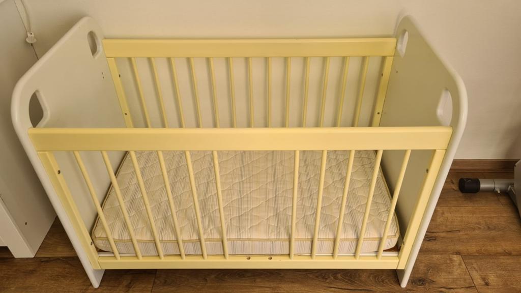 Baby, peuter ledikant of bureau, Kinderen en Baby's, Babywiegjes en Ledikanten, Ophalen of Verzenden, Gebruikt, Ledikant