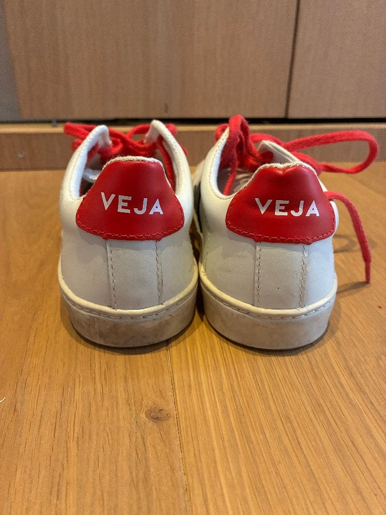 VEJA V-90 kids shoes for sale size 33. €25 asking price, Kinderen en Baby's, Ophalen, Jongen of Meisje, Schoenen, Zo goed als nieuw