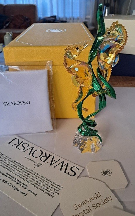 Swarovski Jaarstuk zeepaardjes nieuw, Ophalen of Verzenden, Nieuw, Figuurtje
