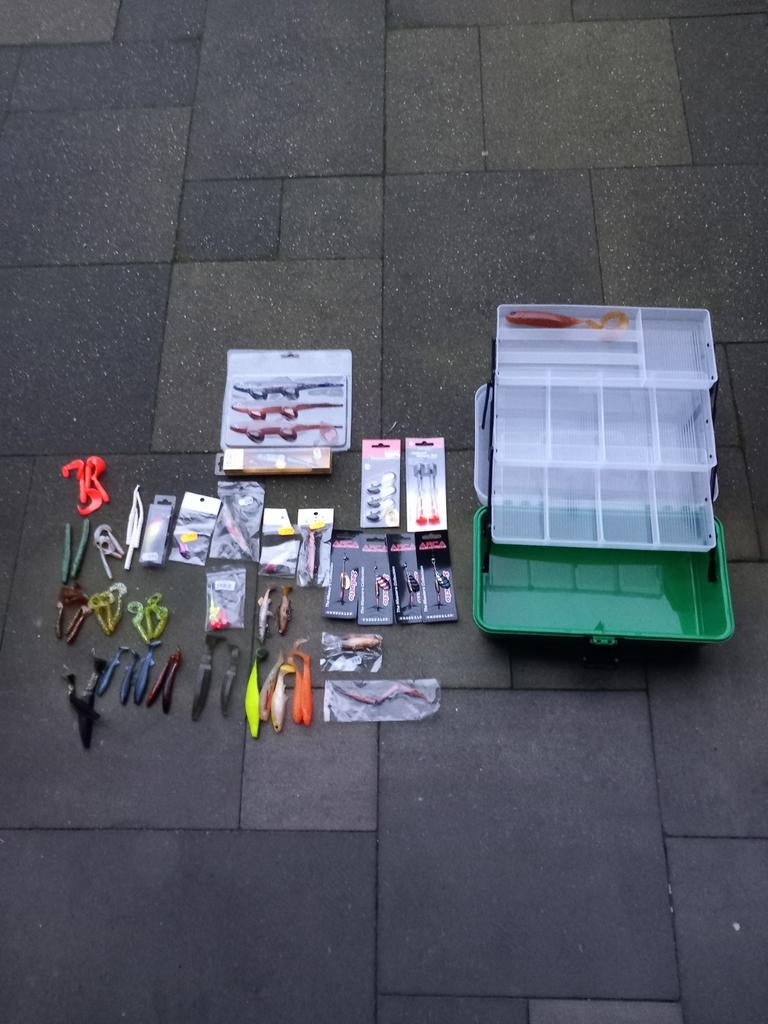 Nieuwe Sensas Viskoffer vol met kunstaas ., Ophalen of Verzenden, Nieuw, Overige typen