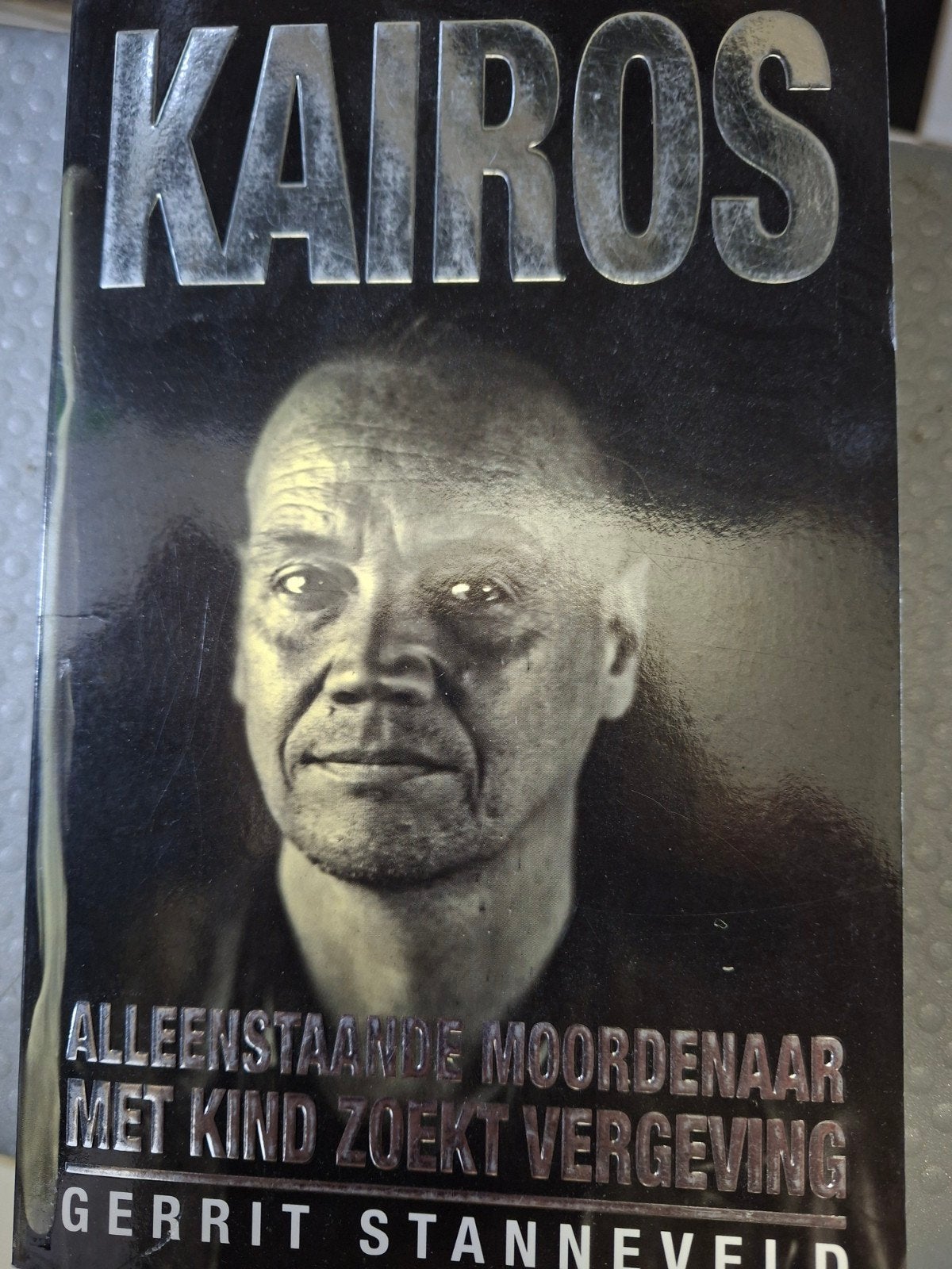 Kairos - Alleenstaande moordenaar zoekt vergeving, Boeken, Ophalen of Verzenden, Gelezen, Gerrit Stanneveld, Nederland