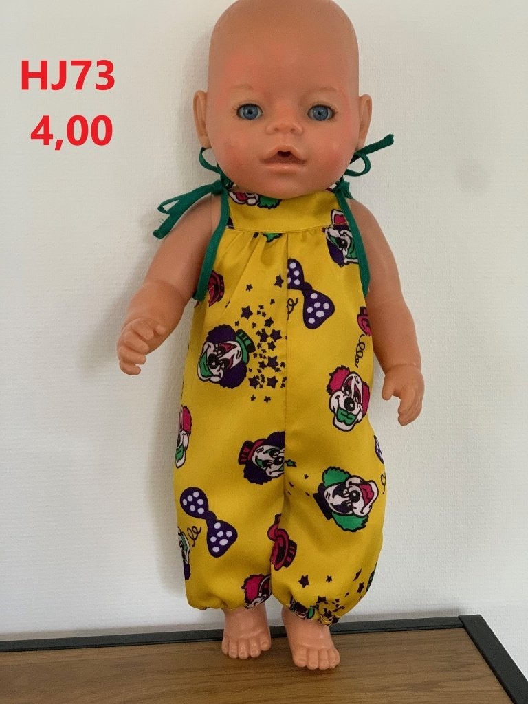 Poppenkleertjes baby born. Salopette. Opbrengst KiKa., Ophalen, Nieuw, Babypop